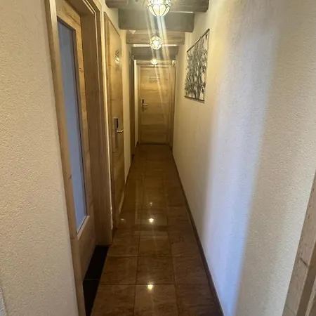 Mit Gemeinschaftsbad In Zentrum 3*